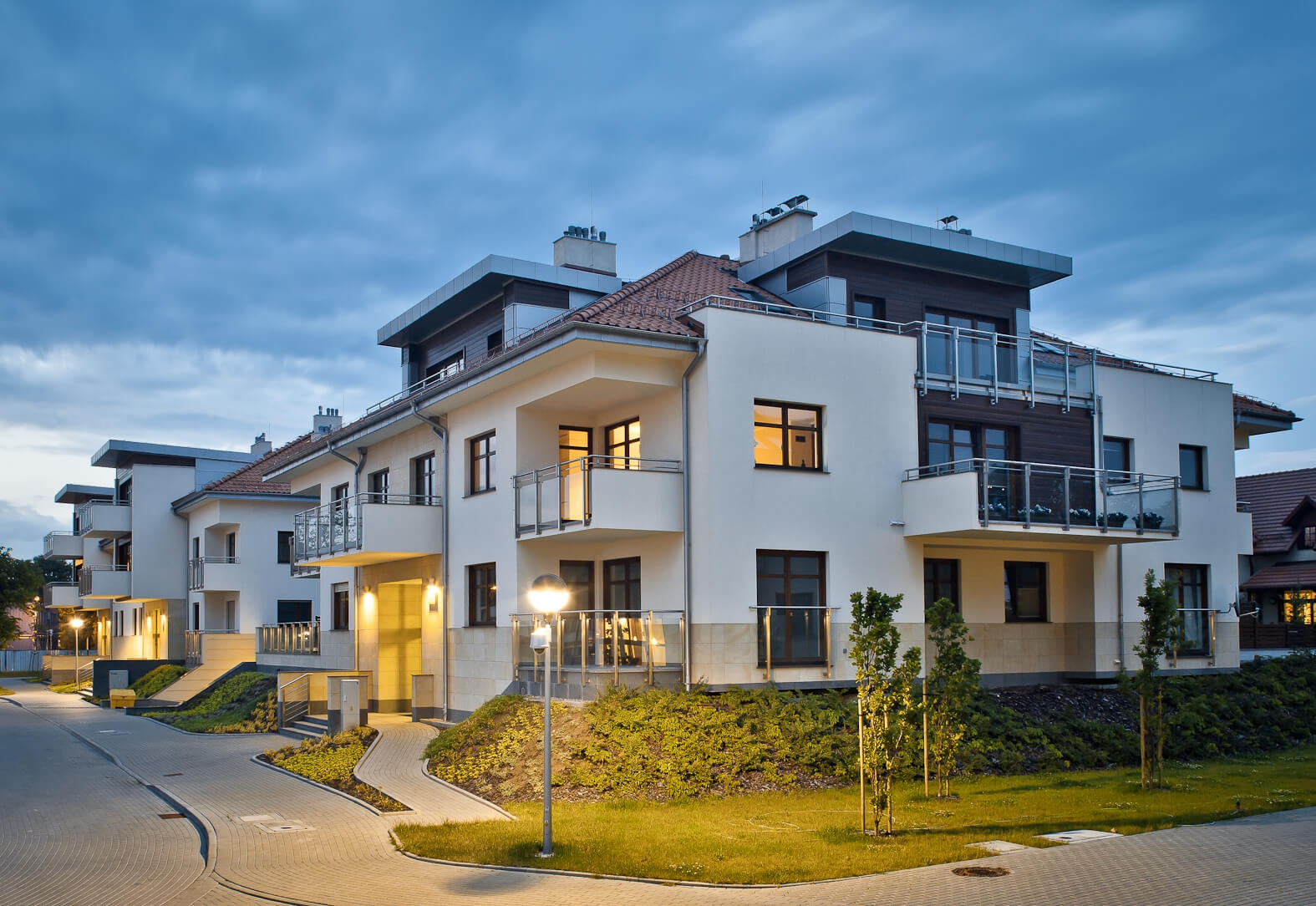 Apartamenty przy plaży zdjęcie wieczorne